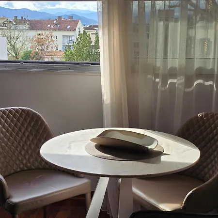 Apartment Rosewood